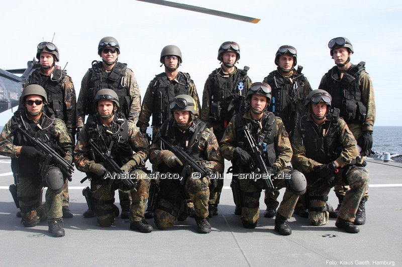 sekm-sek-m-boarding-team-teams-boardingteams-soldaten-spezialisierten-einsatzkraefte-der-marine-abseilen-017.jpg